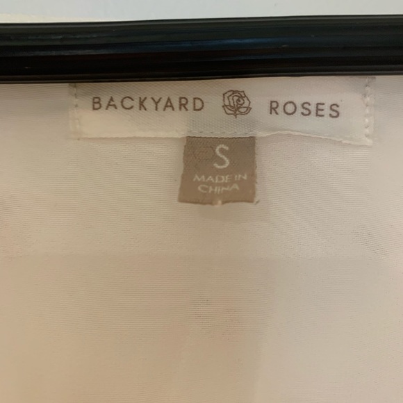 Backyard Roses Alex Button Rose Top Size Small - Picture 3 of 5